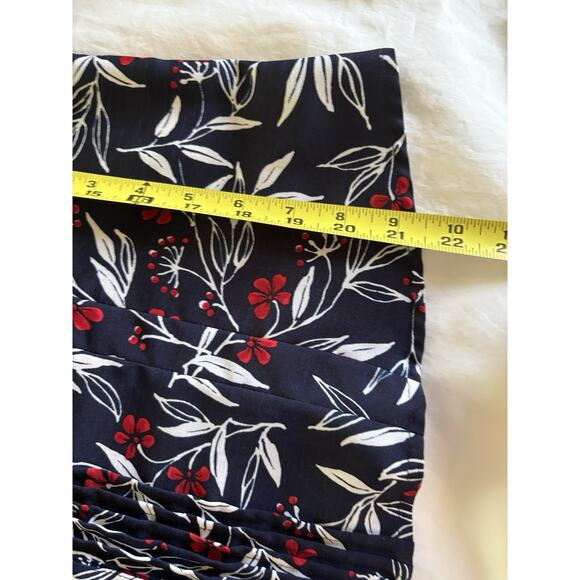 Alfred Dunner Women’s Sz 12P Dark Blue, Red, White Print Short Sleeve Blouse - Picture 4 of 13